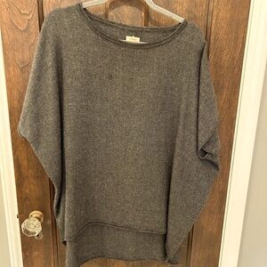 100% Baby Alpaca, easy to wear and hide the gut!